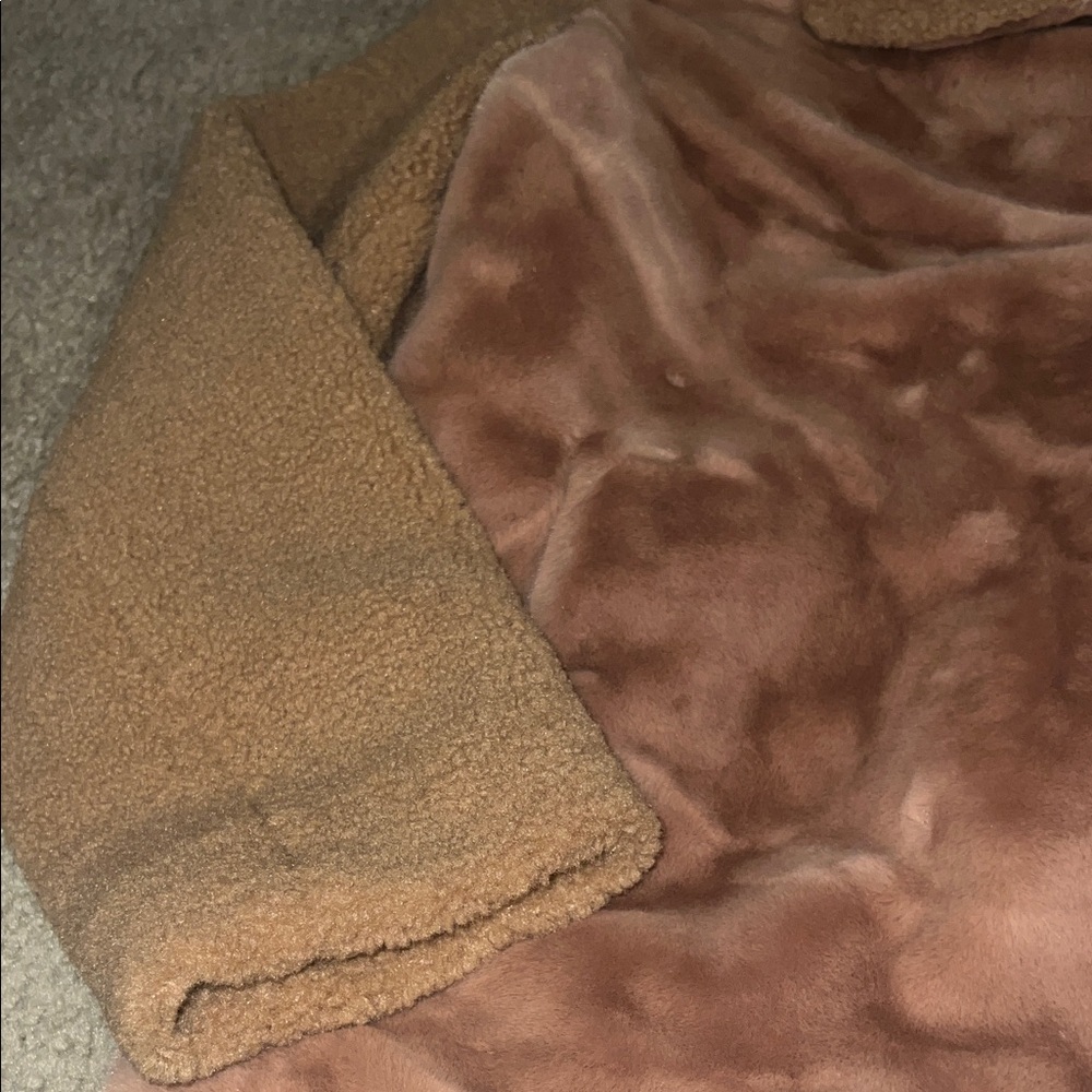 Nwt vegan fur jacket - Picture 4 of 6